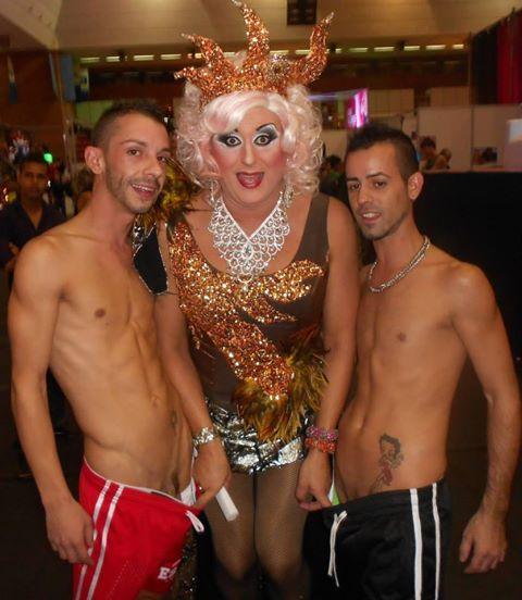 hay esta la reina buscando sus cetros hhahhaah