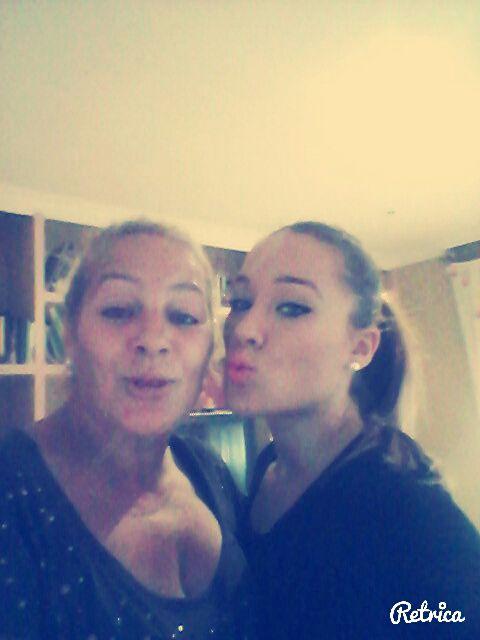 LASARYTA's tweet photo. Con mi mamaitaaa queridaaaaa jajajjaa me la como toaa http://t.co/OgKlae89f8