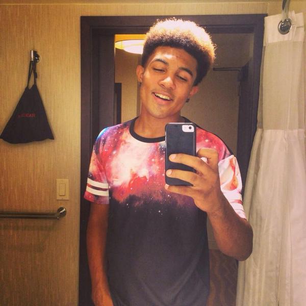 yulema_editzxo's tweet photo. I know it's late but @ALewisMusic is my #mcm man crush all day everyday ilysfm😍☺️🔥😙with that breathtaking smile👽☺️👈😈😃 http://t.co/DK4J5BJenz