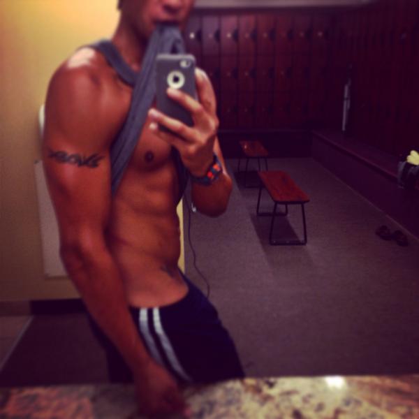 JSINTHEGYMRAT's tweet photo. Gotta love your selfie http://t.co/qHpxptLhU5