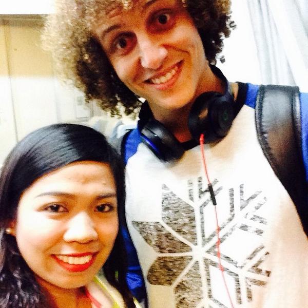 loversdavidluiz's tweet photo. Uma pergunta pq não tenho essa sorte?? http://t.co/NIkTVXWtut