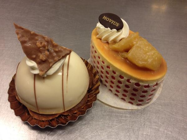 Twee nieuwe gebakjes , witte chocolade mousse en gecarameliseerde ananas gebakjes !!