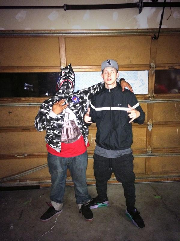 slayavic's tweet photo. Chillin at $laya Laya last night with @itzsoCodyyy #FREECODYCODEINE http://t.co/NnzPBTbE03