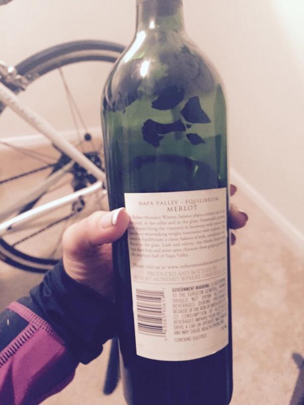 samaramaya's tweet photo. @RobertMondavi they said this is normal for the wine to be like this @GrgichHills @pineridgewine @cnni http://t.co/8esWrus5hN