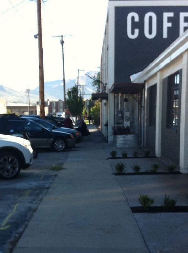 mtnurbanist's tweet photo. Intentional warehouse parking @PublikCoffee @SLDesignWeek #sldw #nocurbs #utahurbandesign http://t.co/V0tBocbOp6