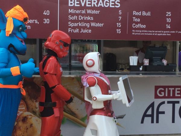 gitexafter5's tweet image. Bleep Bloop Bleep! RT @kentdaniels: Queue at the bar #after5 #gitextechweek