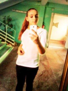 В школе)