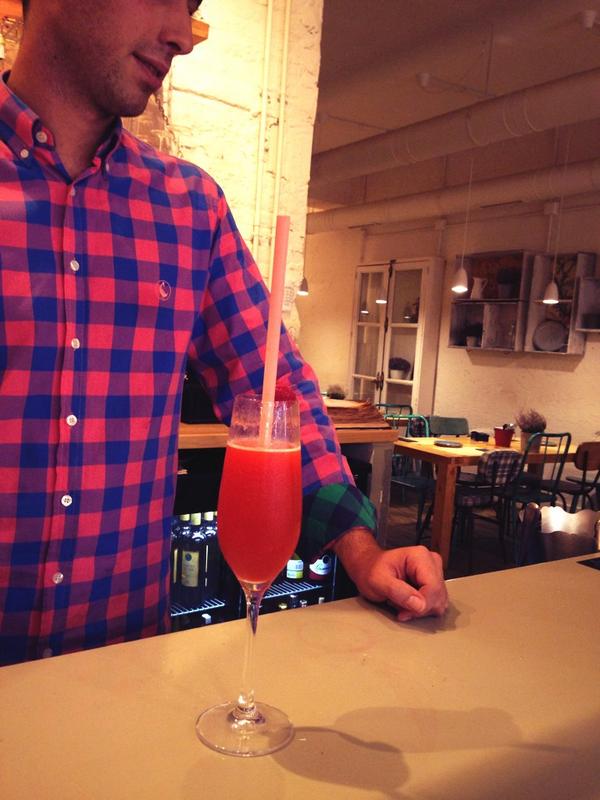 Tomando Mi coctel preferido en <a href="/lecocomadrid/">Le Coco Madrid</a> 😊🍹<a href="/KiricoBau/">bau bautista</a>