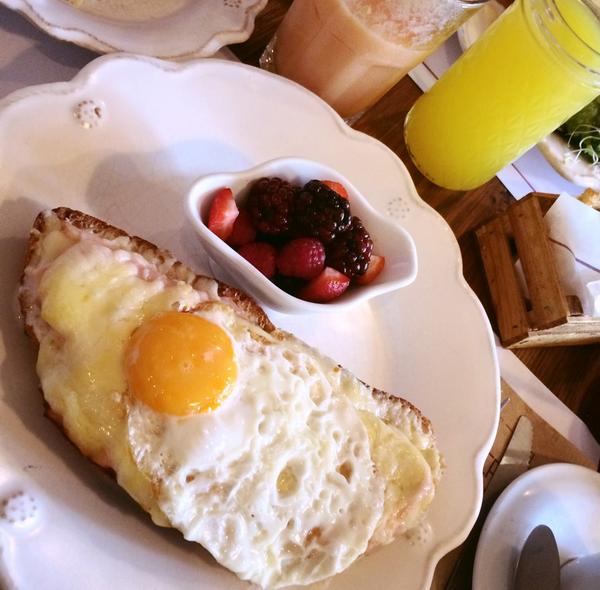 Para hoy el antojo es el delicioso croque-madame de <a href="/QueseriaDeMi/">Queseria De Mi</a> #Desayunadores