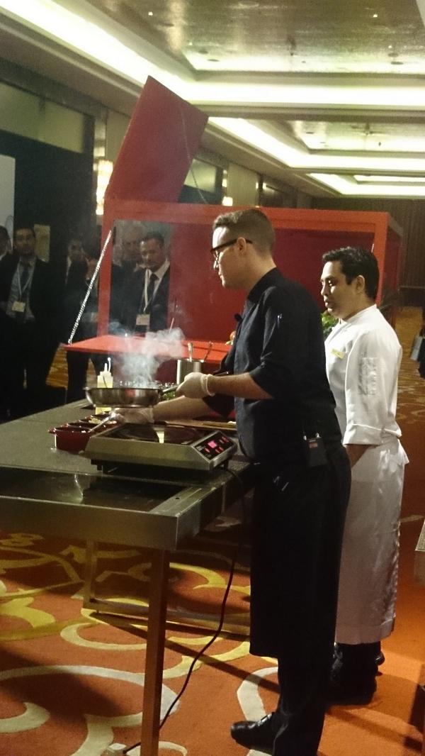 IBMMEA's tweet image. #Chefpatrick cooking 1 of @ibmwatson  recipes live at #IBMSL2014