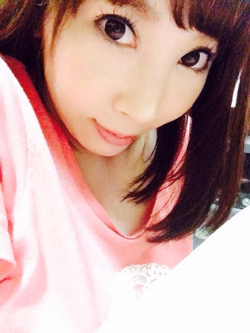 【希咲あやOfficial blog】  ♡o｡+..:*♡更新♡o｡+..:*♡  《一緒にゴロゴロする？》  http://t.co/dgQkN9ziRw  コメント待ってます( &bull;ॢ◡-ॢ)-♡