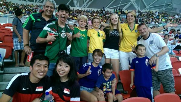 Great night <a href="/SGSportsHub/">Singapore Sports Hub</a> (despite the field). And this is my fav pic. Nothing unites ppl like football #BraJapInSG