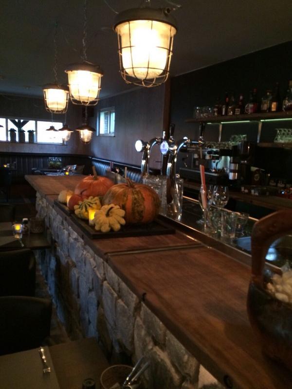 LeBoumerang's tweet photo. Kom ons vernieuwde restaurant bewonderen en geniet tegelijkertijd van onze nieuwe menukaart! http://t.co/2YenMoeYN5