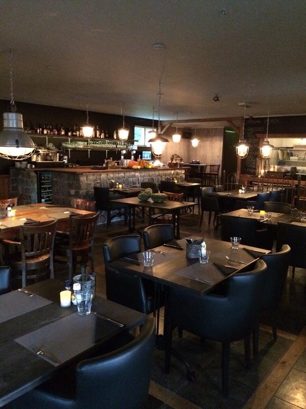 LeBoumerang's tweet photo. Kom ons vernieuwde restaurant bewonderen en geniet tegelijkertijd van onze nieuwe menukaart! http://t.co/2YenMoeYN5