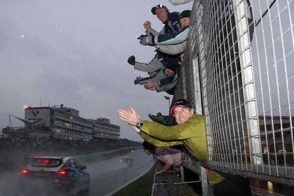 Airwaves_Racing's tweet photo. @TinTopTuesday Our @DunlopBTCC photos of the week from @Brands_Hatch ask the boss about the 1st one! #TinTopTuesday http://t.co/9cFhPccydy