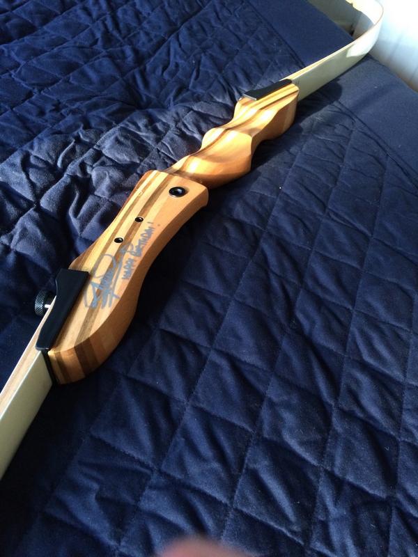 SomecallmeKeith's tweet photo. @amellywood Yo, really cool of you to sign my bow riser. Thanks a bunch! http://t.co/cdERqlZZwg