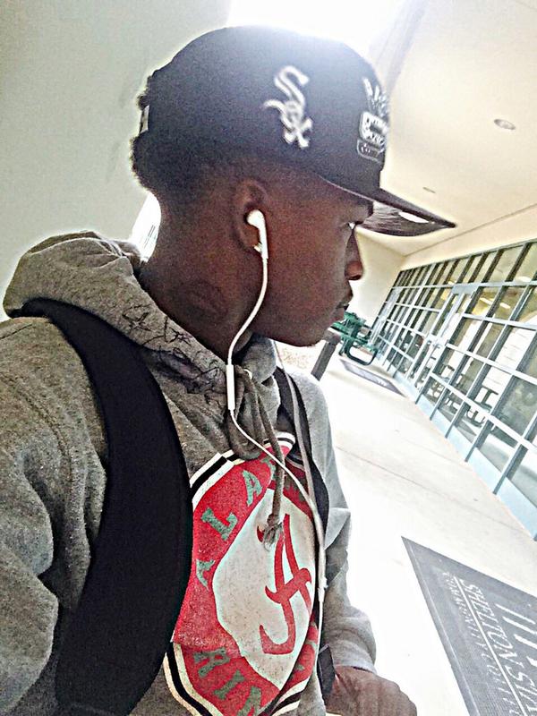 cdemarcus36's tweet photo. Collage boy lifestyle📚📓💰💵📝 http://t.co/XRHGuN3GFN