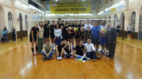 We brought a cake, offered a welcome bouquet to our new players <a href="/MilenaRasic1/">Milena Rašić</a> <a href="/robino_/">Robin de Kruijf</a> <a href="/ElitsaV/"> Elitsa Vasileva</a> and <a href="/cerenkestirengz/">Ceren Kestirengöz Kapucu</a>