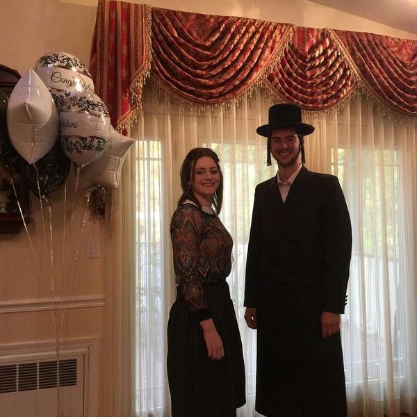 Emekyeshoua's tweet image. @GluckYossi engaged 2 Green- monroe @LechaimYidden @bparig @CheskyF @passaicdude @shteig1  @joesquared1 @MortBecker