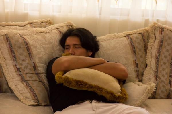 Nuestro camarógrafo estrella <a href="/douglasnaula/">alexander naula</a> mostrando lo duro que trabaja. Más fotos en facebook.com/media/set/?set…