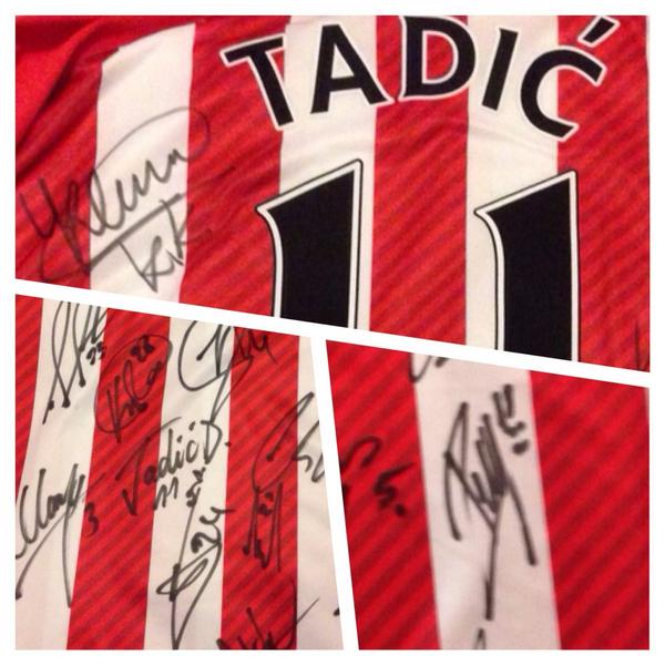 harryvermeegen's tweet photo. RETWEET en maak kans op dit Southampton-shirt van TADIC met alle handtekeningen! @Voetbalpings #southampton http://t.co/YRU6WmC1pc