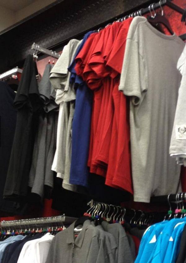 ohh_deer's tweet photo. Can you see the face in this photo? #tshirt #face #tshirtface http://t.co/rySf7Vh8Oa