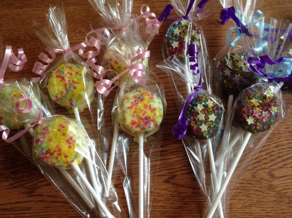 treats_vintage's tweet image. Oreo pops #womeninbiz #wineoclock #weddinghour