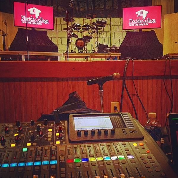 rodydavis's tweet image. Great show in Paragould, Arkansas! #livesetup #livesound #berginger #x32 #hopelesslywand... ift.tt/1r3BkRa