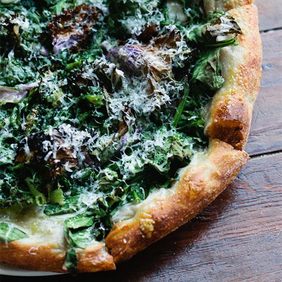 ChicagoDish's tweet photo. A (green) pizza a day, keeps the doctor away! @StellaBarraChi  #XAPIZZAMONTH #chicagodish #regram http://t.co/YNnqpueoPI