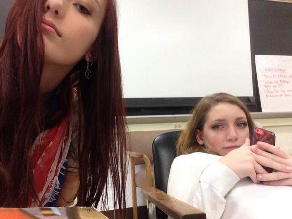 elysi4way's tweet photo. #usaday #skoolspirit #friends #luvit #spiritweek http://t.co/9qzzBC7NUC