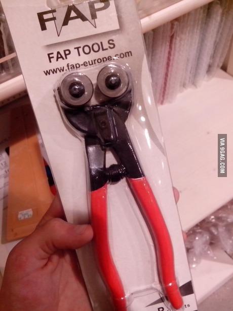 “@JohnnyHunterMX: ¿Que alguién me explique que es una Fap Tool? ” Exacto bro o un video.