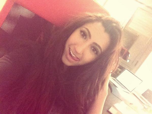 LiLiiprincess's tweet photo. #office #ISC tardecita de mucho trabajo #ganitasdellegaracasa porque será? 😍 jeje http://t.co/hbDGjGVhBH
