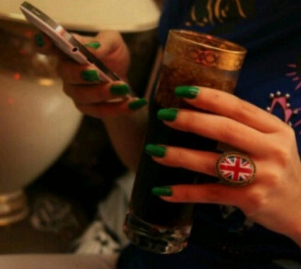 التَعلّقُ بِ شَخصٌ مُهمِل مُؤلِمُ جِداً..~