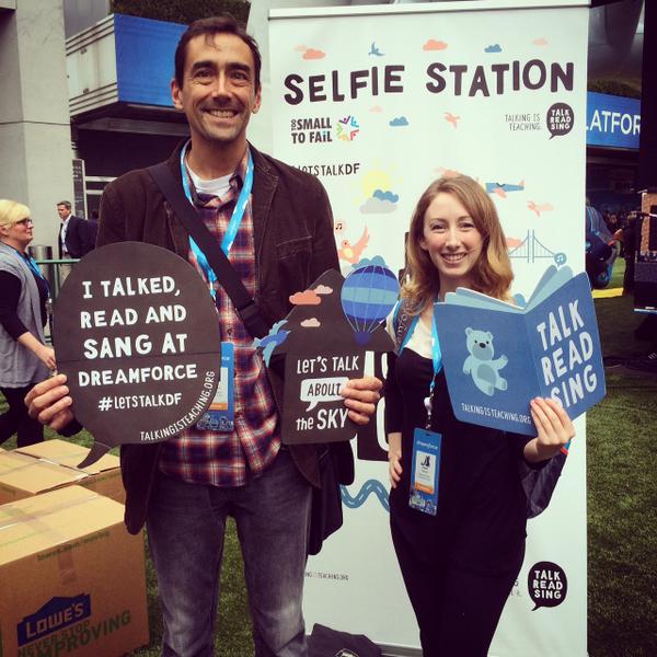 OaklandEdFund's tweet photo. Volunteering with "Talk, Read, Sing," #df14. More books for #oakland kids! #letstalkdf @oaklandreads @GOPublicSchools http://t.co/ir6GnbiqYB