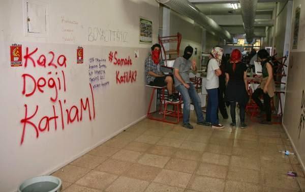 İzmirli protestocu öğrencilere 21’er yıl hapis istenen utanç davası ertelendi

dkn.fm/1Da7a7q