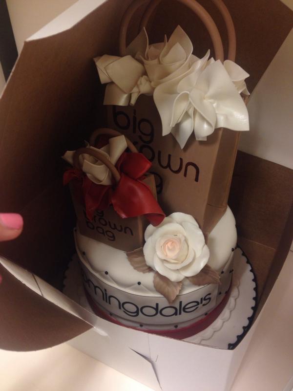 Jennifer_obj's tweet image. On of the amazing cakes for tomorrow's big event at Bloomingdale's 100% edible #100bloomies