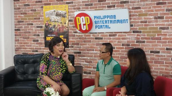 pinkshi's tweet photo. Laugh trip ang taping ng PEPtalk last night with Becky Pamintuan @sweetjohnlapus Soon on #SweetOnPEPtalk #Moron52 http://t.co/iJNDP0dWlf