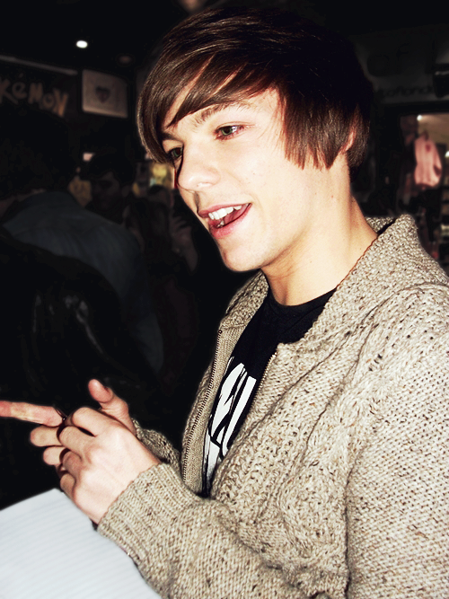 minilouispics's tweet photo. #EMABiggestFans1D http://t.co/UgFGmul6xT
