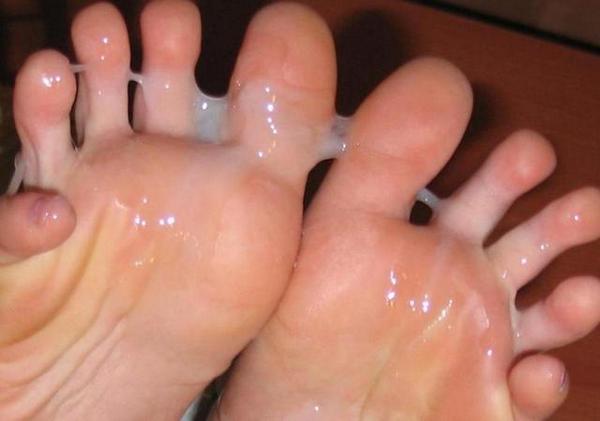 fetishpies's tweet photo. Jackie! #feet #footfetish #foot #toes #soles #pies #cumfeet #jackiefeet http://t.co/23mpkBCdVx