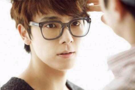  Happy birthday Lee donghae hopefully a long and healthy always :* 