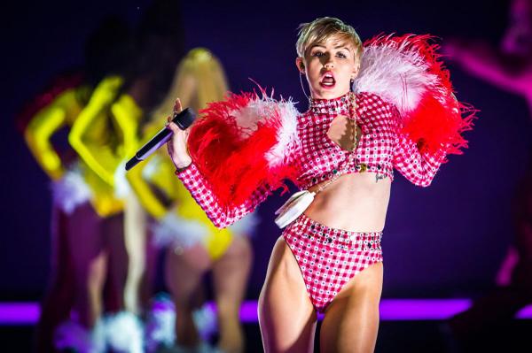 TeamCyrusBG's tweet photo. Miley's performing in Brisbane today, who's going?! http://t.co/7dzpak3N2Q