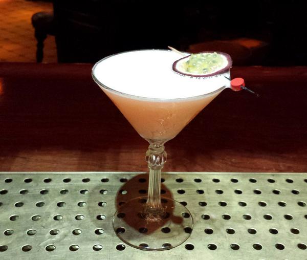 oclockpub's tweet photo. Lady Alba, creación de Ruben Valero y que a lo largo del día de hoy será nuestro "cóctel de día" con un precio de 7€ http://t.co/IZvMZIb2TC