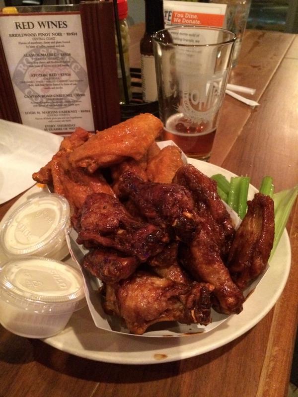 Helps if I include the photo of aforementioned appetizers from <a href="/TheRoastingCo/">The Roasting Company</a>  #cltweetup