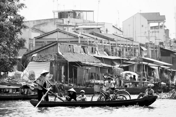 byzuzkakom's tweet image. No bridge? Not a problem. Long An province, Vietnam.
