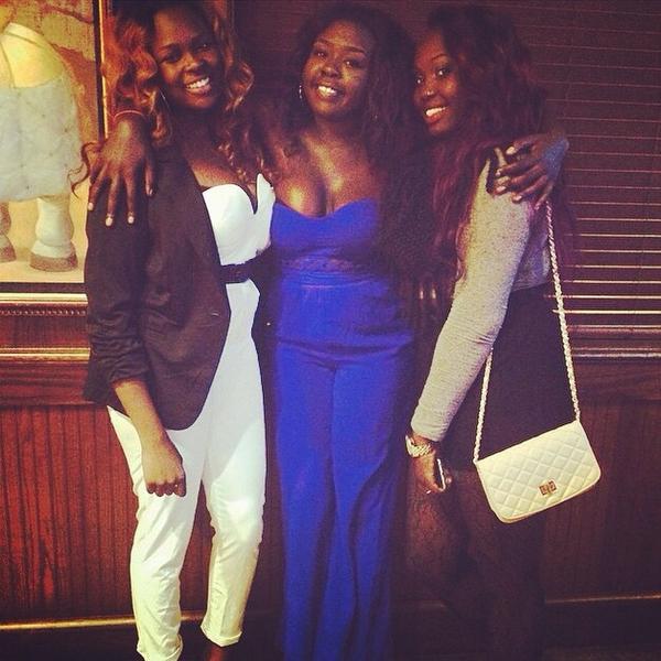 MaryJaneWho_'s tweet photo. Me and my fucking cinnamon apples #MnClassy #Mnbaddies #PickYoJawOfTheFloorNigga #GetYouOnePickYouOne http://t.co/uZHUKO1cRd