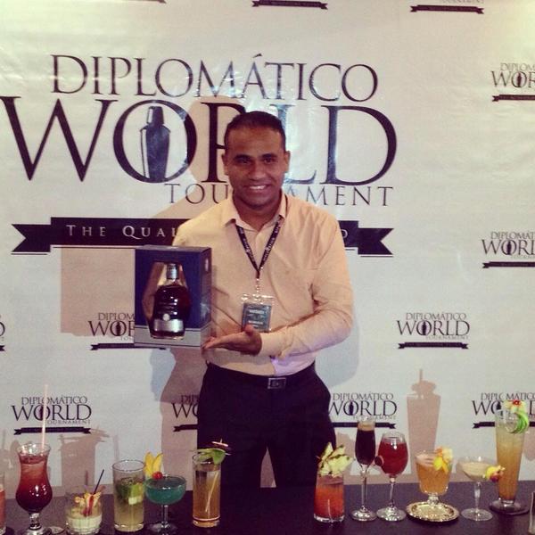 RonDiplomatico's tweet photo. En la #CountryFinal Venezuela del #DWT tendremos a Willians Seijas y su cóctel Terepaima Coffe. #PuertoOrdaz http://t.co/HEmmC8Exuo
