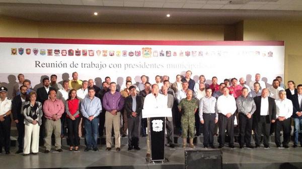 Con el Gob. <a href="/rubenmoreiravdz/">Rubén Moreira</a> dando a conocer los compromisos en materia de seguridad por parte de los 38 alcaldes