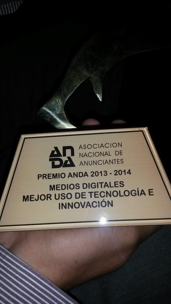 mood_agency's tweet photo. Muy contentos de nuestro primer oro en los #PremiosAnda2014 con @FotoAhoraApp y nuestros amigos del IPYS http://t.co/rYCHrZTq2B