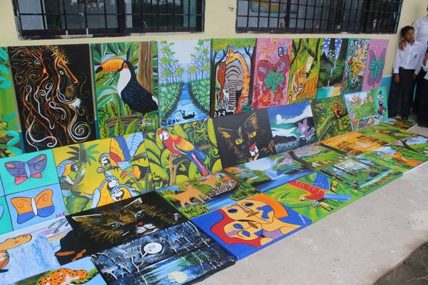 LagoAgrio2's tweet photo. OBRAS DE ARTE, EN LA ESCUELA JEFFERSON PÉREZ @VegaVinicio http://t.co/zs8Tr0JlgR
