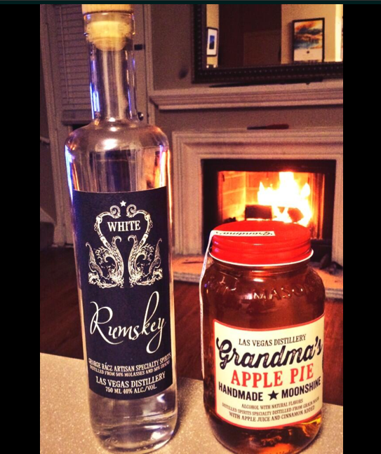 SchmoozeBros's tweet photo. Finally feeling like #Fall!☛2 of our fave things to stay warm☛@vegasdistillery's #Rumskey #GrandmasAPM pic☛@gotquake http://t.co/ODob9fiJL9